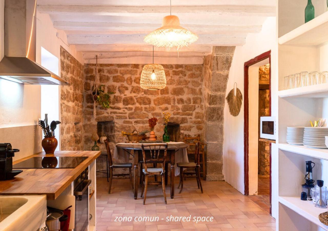 Masia Aubareda Bed & Breakfast