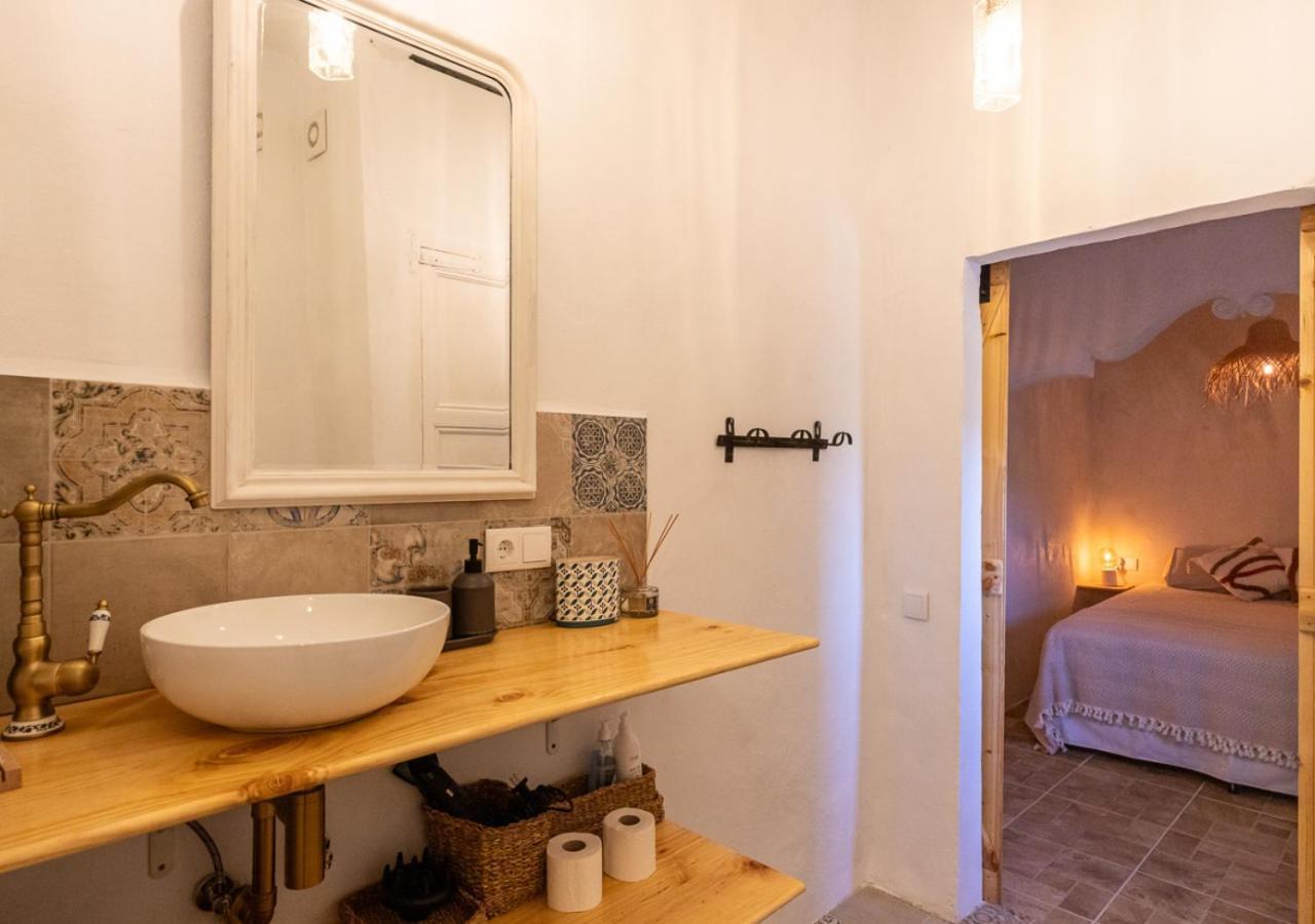 Masia Aubareda Bed & Breakfast *
